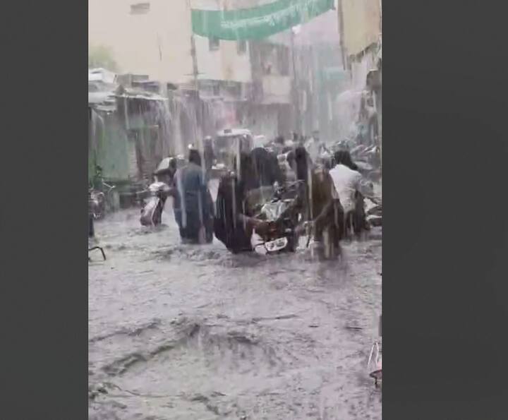 शहरातील अनेक सखल भागात  पाणी आल्याने अनेकांची तारांबळ उडाली... अनेक घरात पाणी शिरलं...