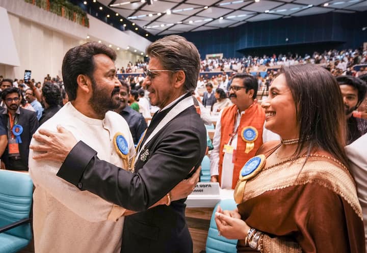 Shah Rukh Khan greets Mohanlal after he received Dada Saheb Phalke Lifetime Achievement Award.