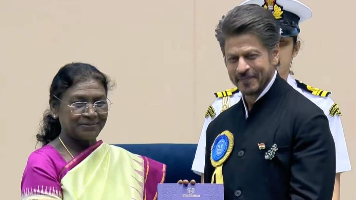 Shah Rukh Khan National Award : 33 ஆண்டு கனவு நிஜமாகியது...குடியரசுத் தலைவரிடம் தேசிய விருது பெற்ற ஷாருக் கான்