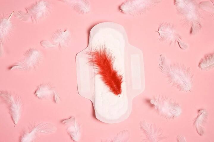 मासिक पाळी ही एक नैसर्गिक प्रक्रिया आहे आणि ती स्त्रीला अस्वच्छ किंवा अपवित्र ठरवत नाही.मासिक पाळी ही गर्भावस्था नसताना गर्भाशयाच्या अस्तराचे त्वचा बाहेर पडण्याचा शरीराचा नैसर्गिक मार्ग आहे.