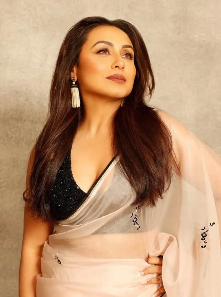 In this picture, the queen is wearing a white color saree and wore deep neck blouse. She completed the look with nude makeup and matching earrings.