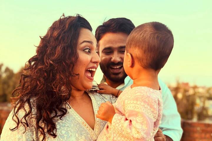 Swara shared photos and wrote- Two more years and love is increasing! Many happy birthday to the little dictator who ruled our hearts. Rau Jaan, this year has been a year of walking and talking.
