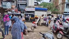 Satara Gold offer news: इन्स्टाग्रामवर 50 व्ह्यूज द्या अन् एक ग्रॅम सोनं मोफत मिळवा; साताऱ्यातील दुकानाबाहेर महिलांची तुफान गर्दी अन् पोलिसांची एन्ट्री