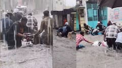Latur Rain: साडेतीन तासात लातूरच्या गल्लीबोळांना ओढ्याचं स्वरूप, दुचाक्या वाहून चालल्या, गुडघाभर पाण्यात नागरिकांची कसरत, PHOTOS