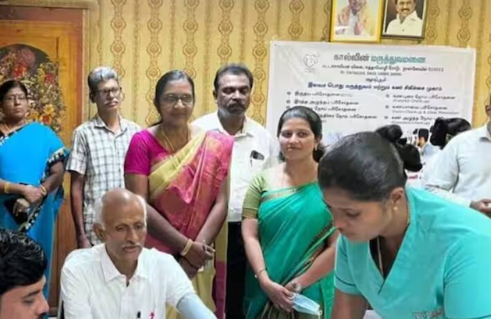 ਬਹੁਤ ਸਾਰੇ ਲੋਕਾਂ ਦੇ ਮਨ ਵਿੱਚ ਇਹ ਸਵਾਲ ਵੀ ਆਉਂਦਾ ਹੈ, ਕਿਉਂਕਿ ਉਨ੍ਹਾਂ ਨੂੰ ਲੱਗਦਾ ਹੈ ਕਿ ਸਰਕਾਰੀ ਸਿਹਤ ਯੋਜਨਾਵਾਂ ਸਿਰਫ਼ ਗਰੀਬਾਂ ਅਤੇ ਬਜ਼ੁਰਗਾਂ ਲਈ ਹਨ। ਹਾਲਾਂਕਿ, ਆਯੁਸ਼ਮਾਨ ਭਾਰਤ ਯੋਜਨਾ ਲਈ ਕੋਈ ਉਮਰ ਸੀਮਾ ਨਹੀਂ ਹੈ।