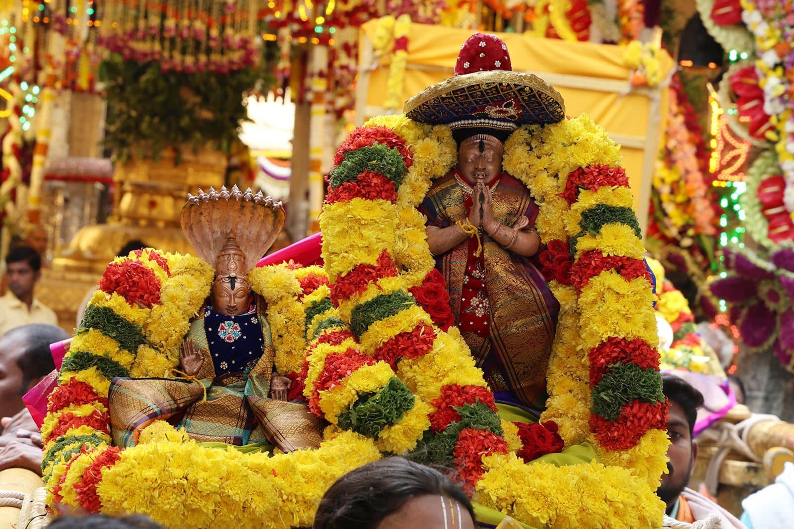 Tirumala Brahmotsavam 2025: బ్రహ్మోత్సవ ధ్వజారోహణం రోజున శ్రీవారికి భారీ కానుక- స్వర్ణ యజ్ఞోపవీతం ఇచ్చిన భక్తులు 