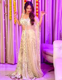 Navratri 2025: गरबा नाइट के लिए अनुष्का सेन के इस लुक से लें इंस्पिरेशन, पूरी महफिल में छा जाएंगीं