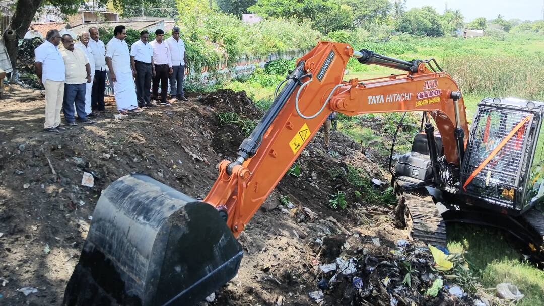காஞ்சிபுரம் மக்களுக்கு ஹேப்பி நியூஸ்! வேகவதி ஆற்றில் ரூ.1 கோடி மதிப்பீட்டில் தூர்வாரும் பணி தீவிரம்! வெள்ள அபாயம் நீங்குமா?