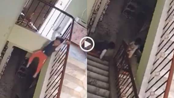 Video: सावधान! रेलिंग से नीचे झांक रहा था बच्चा, बैलेंस बिगड़ते ही सिर के बल गिरा, डरा देगा वायरल वीडियो