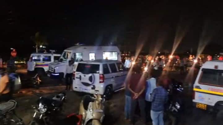 घटनेने परिसरात खळबळ उडाली आहे. याबाबत खामगावचे उपविभागीय पोलिस अधिकारी प्रदीप पाटील यांनी दिलेल्या माहितीनुसार, प्रेयसीची हत्या केल्यानंतर प्रियकराने स्वतःला धारदार शस्त्राने भोसकून आत्महत्या केली.