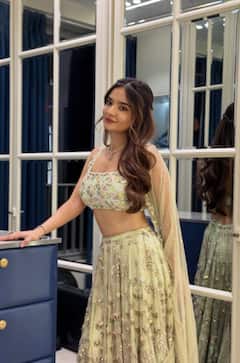 Navratri 2025: गरबा नाइट के लिए अनुष्का सेन के इस लुक से लें इंस्पिरेशन, पूरी महफिल में छा जाएंगीं