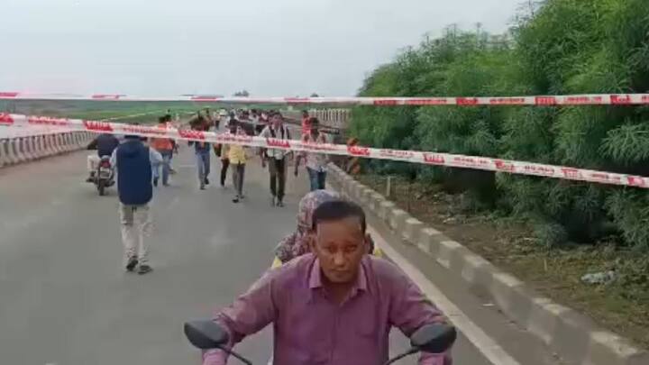 सोलापूर पुणे राष्ट्रीय महामार्ग पुण्यश्लोक अहिल्यादेवी होळकर सोलापूर विद्यापीठ ते सावळेश्वर टोल नाकापर्यंत 3-4 किलोमीटर रांगा लागल्याचं चित्र होतं. केवळ रुग्णवाहिकाना दुसऱ्या बाजूने सोडण्यात आल्या.