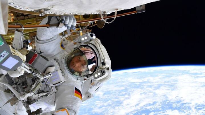 यहां तक कि कपड़े भी अक्सर धोए नहीं जाते बल्कि कुछ दिनों तक पहनने के बाद रीसाइकिल कर दिए जाते हैं क्योंकि वहां पानी बेहद कीमती होता है.