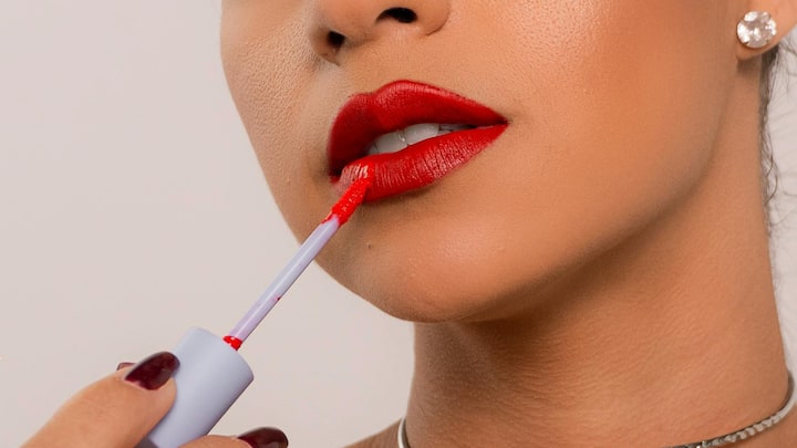 Dramatic Reds with a Twist: Eternal reds are never in and out, yet introducing subtle orange or coral tones gives a modern, youthful appeal. The colors are festive, dramatic, and draw attention easily, perfect for a natural look with bold lip emphasis. (Image Source: Canva)