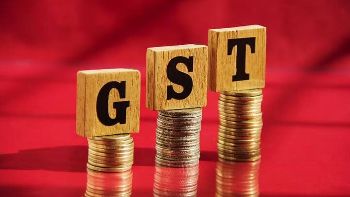 लेकिन पहले आपको बता दें रेल नीर पर GST कम होने के बाद भी कीमत कम न होने की वजह स्टेशन पर डिस्ट्रिब्यूशन और मार्जिन है. कई बार स्टेशन पर होलसेल और रिटेल कीमत में अंतर होता है. मतलब टैक्स कम होने के बावजूद कीमत तुरंत कम नहीं हो जाती.