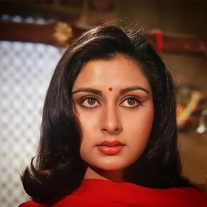 पूनम, जो पहले अपनी निजी जिंदगी को छुपाती थीं, धीरे-धीरे इसके बारे में खुलने लगीं. अपने पति पर शक और गुस्से के चलते उनकी शादी में तनाव बढ़ गया, और पूनम ने हांगकांग के बिजनेसमैन किकू के साथ अफेयर किया. वो उनसे मिलने के लिए हांग कांग जाती थीं. इसके बाद मुश्किलें और बढ़ी और 1997 में उनका तलाक हो गया, जिसमें उनके बच्चों अन्मोल और पालोमा की कस्टडी पूनम को दी गई.