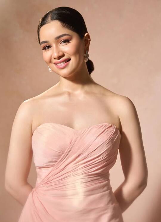 वह एक फिटनेस फ्रीक हैं और अक्सर मुंबई स्थित अपने जिम के बाहर नज़र आती रहती हैं.