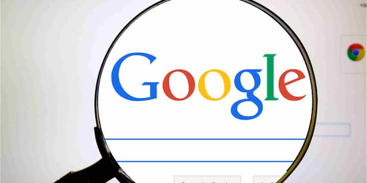 YouTube पर चैनल चलाने के लिए हर क्रिएटर को गूगल की Terms of Service और Community Guidelines का पालन करना जरूरी है. अगर कोई चैनल बार-बार इन नियमों को तोड़ता है तो Google के पास अधिकार है कि वह उसे सस्पेंड या स्थायी रूप से डिलीट कर दे. इसका सीधा मतलब है कि आपका पूरा कंटेंट और सब्सक्राइबर बेस एक झटके में गायब हो सकता है.