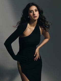 बेहद ग्लैमरस हैं पूनम ढिल्लों की बेटी, खूबसूरती में मां से भी दो कदम आगे हैं पालोमा, तस्वीरें हैं गवाह