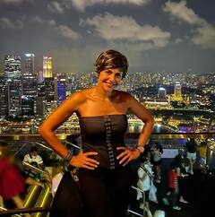 'तुलसी' की सौतन की 10 तस्वीरें, 53 की उम्र में मिहिर की बेटी परिधि से ग्लैमर में हैं चार कदम आगे