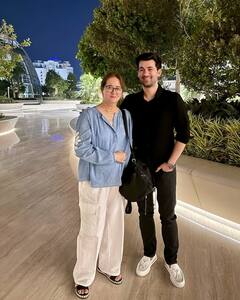 धर्मेंद्र की बड़ी बहू की 10 तस्वीरें, लाइमलाइट से दूर रहती हैं सनी देओल की पत्नी