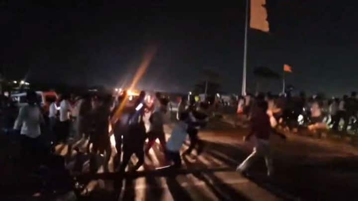 यावेळी खामगाव शहरात माहिती पसरतात मोठा जमाव या हॉटेल परिसरात जमला होता. यावेळी पोलिसांना गर्दीवर नियंत्रण मिळवण्यासाठी सौम्य बळाचा वापरही करावा लागला होता. मिळालेल्या माहितीनुसार दोघेही तीन ते चार वर्षापासून प्रेम संबंधात होते.