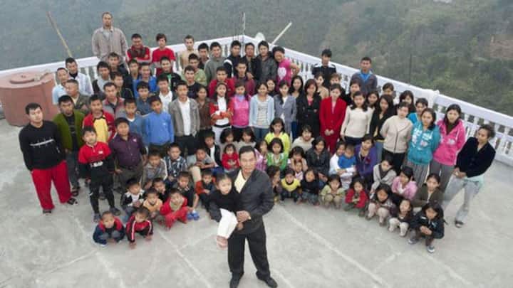 जिओना चाना का परिवार दुनिया में अपनी अनोखी संरचना के लिए जाना जाता है. उनके कुल 39 पत्नियां, 94 बच्चे और 33 पोते-पोतियां थीं. इस तरह उनका पूरा परिवार 180 से अधिक सदस्यों का था.