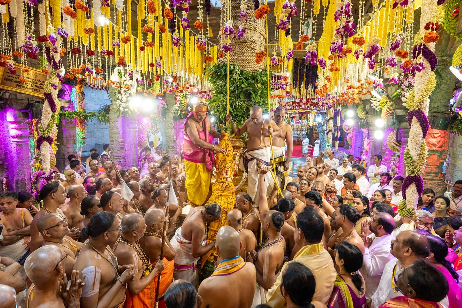 Tirumala Brahmotsavam 2025: బ్రహ్మోత్సవ ధ్వజారోహణం రోజున శ్రీవారికి భారీ కానుక- స్వర్ణ యజ్ఞోపవీతం ఇచ్చిన భక్తులు 
