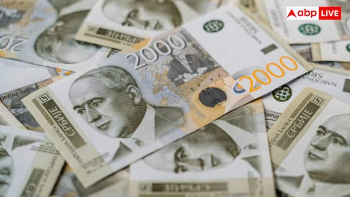 सर्बियाई दिनार की शुरुआत 1214 में स्टीफन प्रथम के शासनकाल में हुई थी. यह रोमन दिनार से प्रेरित था और इसे चांदी में जारी किया गया था. सर्बिया में कई चांदी की खदान है जिस वजह से यह एक मुख्य व्यापारिक मुद्रा बन गया था.