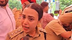 ਨਾਭਾ ਦੀ DSP ਮਨਦੀਪ ਬੋਲੀ- ਕਿਸਾਨਾਂ ਦੇ ਭੇਸ 'ਚ ਆਏ ਸੀ ਗੁੰਡੇ, ਮੈਨੂੰ ਗਲਤ ਢੰਗ ਨਾਲ ਛੂਹਿਆ; ਨਹੀਂ ਲਾਹੀ ਕਿਸੇ ਦੀ ਪੱਗ: ਇੰਝ ਭੱਖਿਆ ਵਿਵਾਦ...