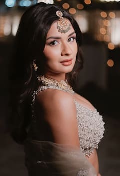 गरबा नाइट के लिए परफेक्ट हैं अवनीत कौर के ये लुक, 10 तस्वीरों से ले टिप्स