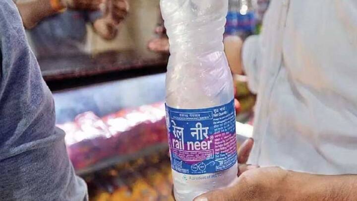 आपको बता दें पहले रेल नीर की 1 लीटर की बोतल 15 रुपये की मिलती थी. जो अब जीएसटी घटने से 14 रुपये की हो गई है. तो वहीं आधा लीटर की बोतल 10 रुपये में मिलती थी. वह अब 9 रुपये में हो गई है. अगर कीमत इतने से ज्यादा होती है तो आप शिकायत कर सकते हैं