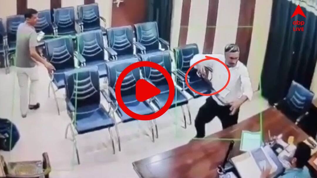 Viral Video : যোগী রাজ্যে শিক্ষা আধিকারিককে বেল্ট খুলে মার প্রধান শিক্ষকের ! ভাইরাল ভিডিয়ো সামনে, নেপথ্যে কী কারণ ? Viral Video UP headmaster under probe for assault thrashes education officer with belt Viral Video : যোগী রাজ্যে শিক্ষা আধিকারিককে বেল্ট খুলে মার প্রধান শিক্ষকের ! ভাইরাল ভিডিয়ো সামনে, নেপথ্যে কী কারণ ?