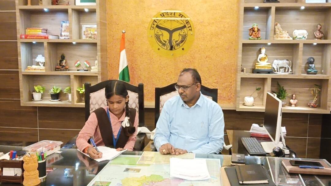 Maharajganj mission shakti 5.0 8th class girl sanjeevni became one day DM ann यूपी के इस जिले में 8वीं की छात्रा बनीं DM, जनता की फरियाद सुनकर अधिकारियों को दिए आदेश