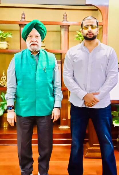 ਕਰਮਜੀਤ ਅਨਮੋਲ ਤੋਂ ਬਾਅਦ ਮਨਕੀਰਤ ਔਲਖ ਸਿਆਸਤ 'ਚ ਅਜ਼ਮਾਉਣਗੇ ਹੱਥ, ਜਾਣੋ ਰਾਜਨੀਤੀ ਨੂੰ ਲੈ ਕੀ ਬੋਲੇ...