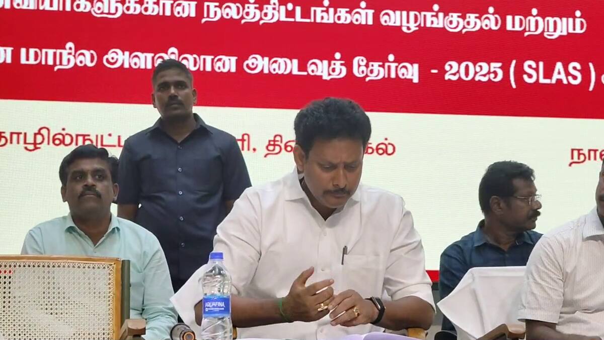 அமைச்சர் அன்பில் மகேஷ்: மும்மொழி கொள்கை சர்ச்சை! மாணவர் நலனில் உறுதியான முடிவு எடுப்போம்!