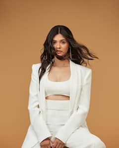 प्रणाली राठौड़ की 10 तस्वीरें, वक्त के साथ और भी ग्लैमरस होती जा रही हैं टीवी की 'अक्षरा'