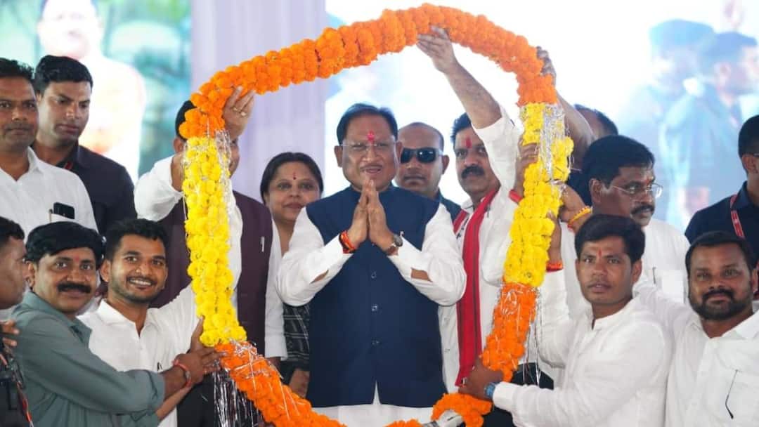 CM विष्णुदेव साय ने धमतरी को दी करोड़ों की सौगात, 51 महतारी सदनों का किया शुभारंभ Chhattisgarh CM Vishnu deo Sai inaugurated development works worth Rs 83 crore in Dhamtari CM विष्णुदेव साय ने धमतरी को दी करोड़ों की सौगात, 51 महतारी सदनों का किया शुभारंभ