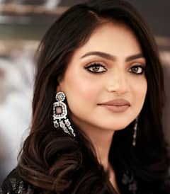 महाकुंभ में माला बेचने वाली मोनालिसा के बदले तेवर, इन 10 तस्वीरों में देखें हद से ज्यादा खूबसूरत लुक