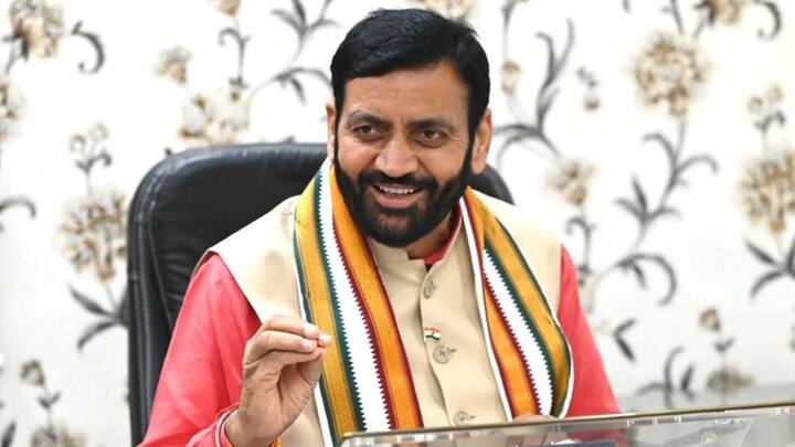 दीनदयाल लाडो लक्ष्मी योजना की लॉन्चिंग के साथ ही सरकार ने मोबाइल ऐप भी जारी किया है. इस ऐप के जरिए महिलाएं घर बैठे आसानी से आवेदन कर सकती हैं. अब सवाल यह है कि कौन सी महिलाएं इस योजना का लाभ उठा पाएंगी और किन दस्तावेजों की जरूरत होगी.