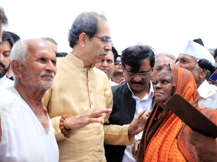 दरम्यान, आपल्या अतिवृष्टी पाहणी दौऱ्यात उद्धव ठाकरेंनी बळीराजाला धीर देत, सरकारकडे तुमच्या व्यथा मांडू, मदत मिळवून देण्यासाठी आवाज उठवू असे आश्वासन दिले