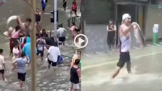 Video: રસ્તાં પર માછલીઓ પકડવા પડાપડી, લોકો ડ્રમ-ડોલ લઇને આવ્યા, ચીનમાં પુરનો વીડિયો વાયરલ