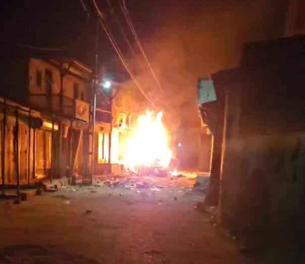 Navratri 2025: હિન્દુ ધર્મનો પવિત્ર તહેવાર નવરાત્રી ચાલી રહ્યો છે, લોકો માતાજીની પૂજા-અર્ચના અને આરાધના કરે છે અને માતાજીના ગરબા રમે છે, પરંતુ આ તહેવારના માહોલને કેટલાક તોફાની તત્વોએ ડહોળવાનો પ્રયાસ કર્યો છે,