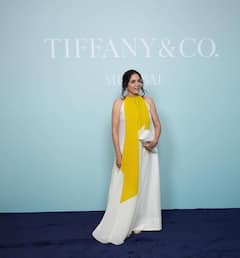 नीना गुप्ता की 10 तस्वीरें: 66 साल की उम्र में भी गजब की हैं हसीन, फैशन में दे रही यंग एक्ट्रेसेस को टक्कर