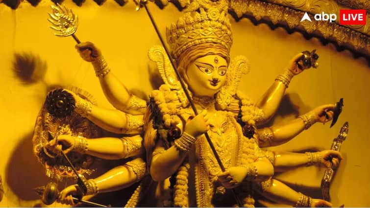 Shardiya Navratri 2025: नवरात्रि में माता रानी प्रसन्न होने पर देती हैं ये 5 संकेत! जानिए इसके बारे में