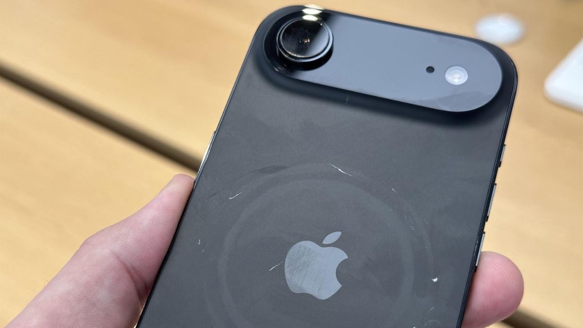 Apple Replies To The Scratch Issues On iPhone 17 Pro Models: Here's What They Said