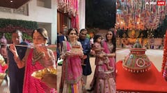 नवरात्रि में भक्ति में डूबी अंबानी फैमिली, खेला डांडिया, नीता अंबानी की बहुओं राधिका-श्लोका का ऐसा था लुक