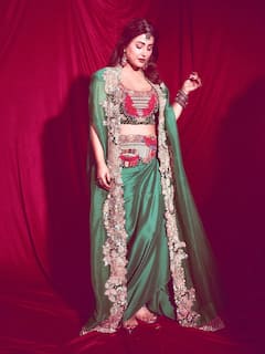 हिना खान के लेटेस्ट पोस्ट ने खींचा ध्यान, डिजाइनर आउटफिट में एक्ट्रेस ने गिराई बिजलियां