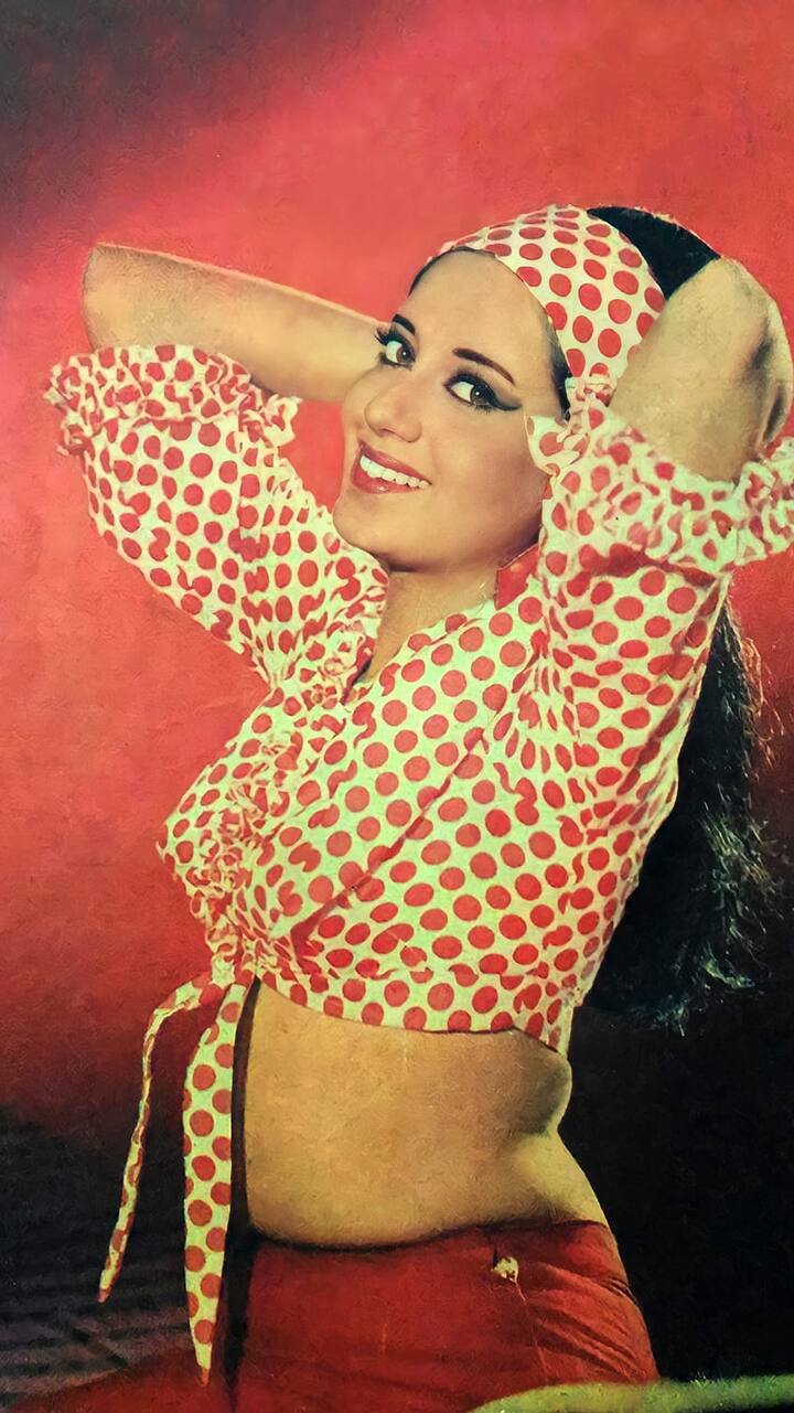 वैसे तो बबीता की डेब्यू फिल्म फ्लॉप थी, लेकिन उन्होंने अपनी खूबसूरती से लोंगो का ध्यान अपनी तरफ खींच लिया था.