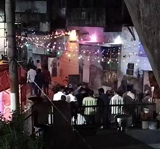 તાજા અપડેટ પ્રમાણે, ગાંધીનગર જિલ્લાના બહિયલ ગામમાં નવરાત્રીના ગરબા દરમિયાન કોમી હિંસા ભડકી હતી, કેટલાક તોફાની તત્વોઓ પથ્થરમારો કર્યો, ગાડીઓ સળગાવી અને ધમાલ મચાવી હતી. હાલમાં આ હિંસાની આ સમગ્ર ઘટનામાં પોલીસે 50 લોકોને રાઉન્ડઅપ કર્યા છે.